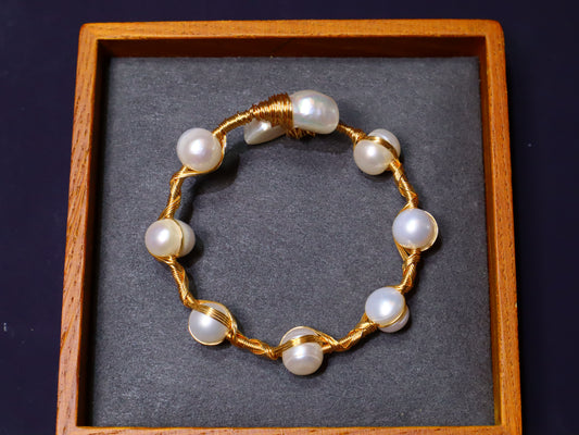 Handmade 9-10mm White Baroque Freshwater Pearl Bracelet