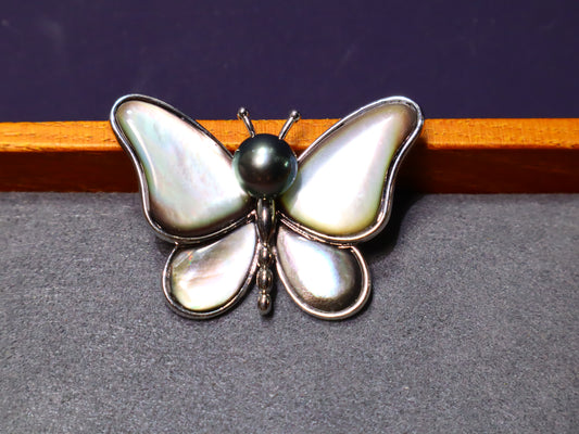 Butterfly Shape 9-10mm Tahitian & Natural Mother of Pearls Brooch