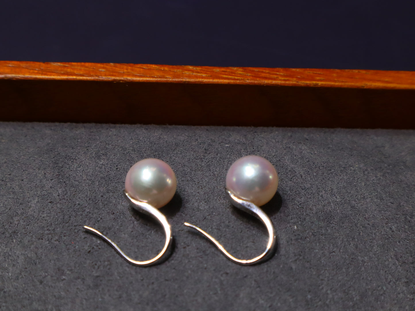 8.5-9mm Akoya Pearl Hook Earrings