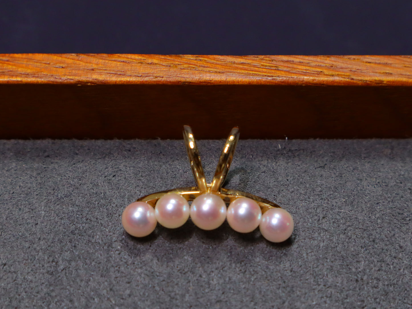 18k 4-4.5mm Akoya Pearl Ear Bone Clip