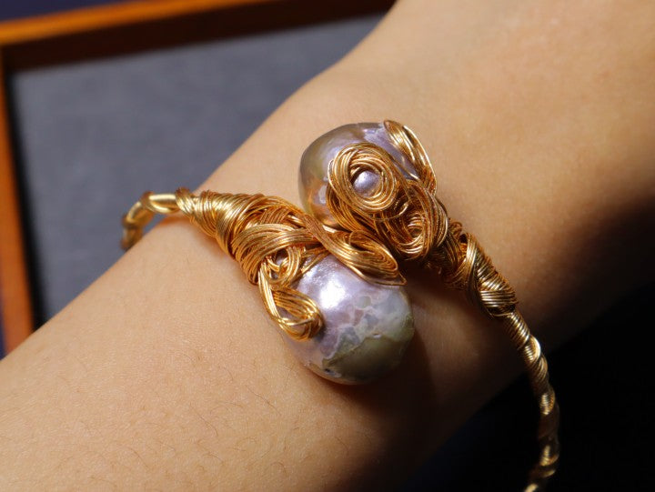 Handmade Giant Baroque Freshwater Pearls Bracelet